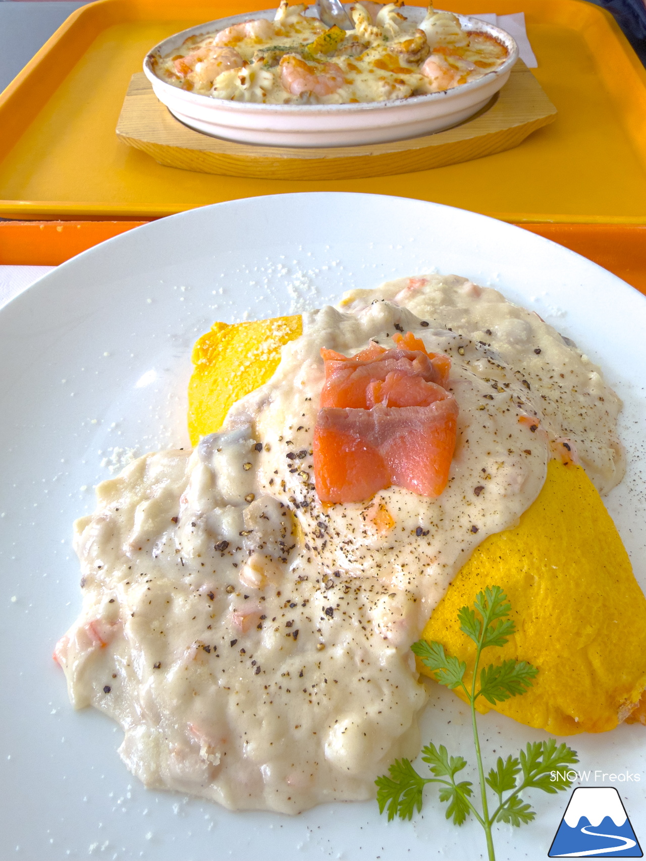 札幌国際スキー場｜さすが『KOKUSAI』！春シーズンも安泰の豊富な積雪で、まだまだ余裕で全面滑走可能です(^^)v